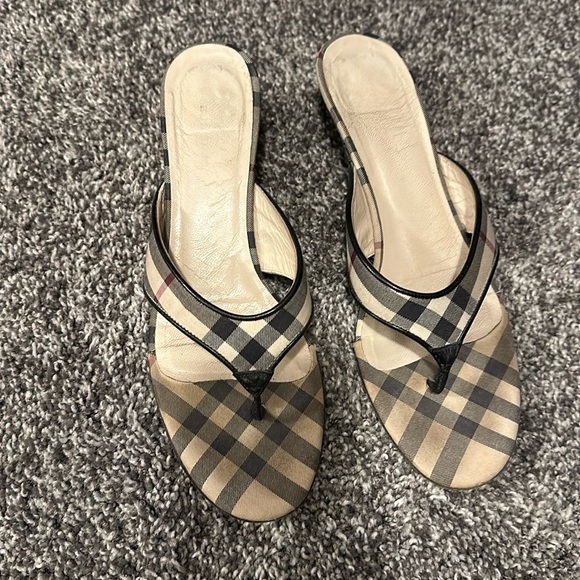 Used Burberry authentic kitten heel thong style - Picture 1 of 5